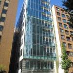 【（値下げしました！）TOSHIN HONMACHIビル:7階40.38坪】地下鉄東山線・鶴舞線「伏見」駅徒歩7分。ガラス張りの綺麗なビルです。