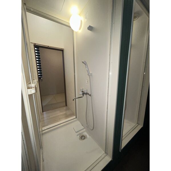 シャワールーム(内装) シャワールーム(内装)